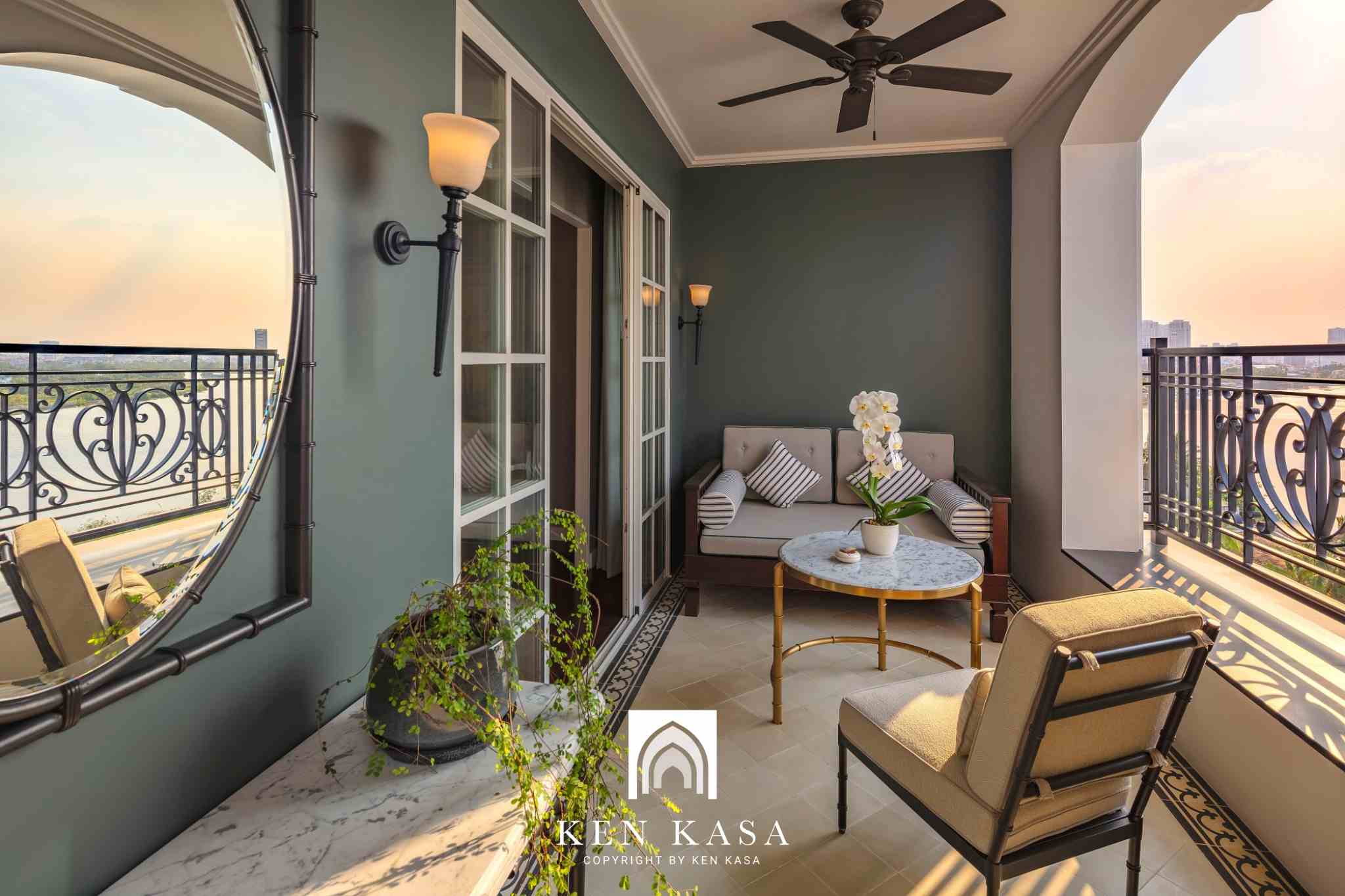 Ti&ecirc;u chuẩn thiết kế ph&ograve;ng deluxe về ban c&ocirc;ng 